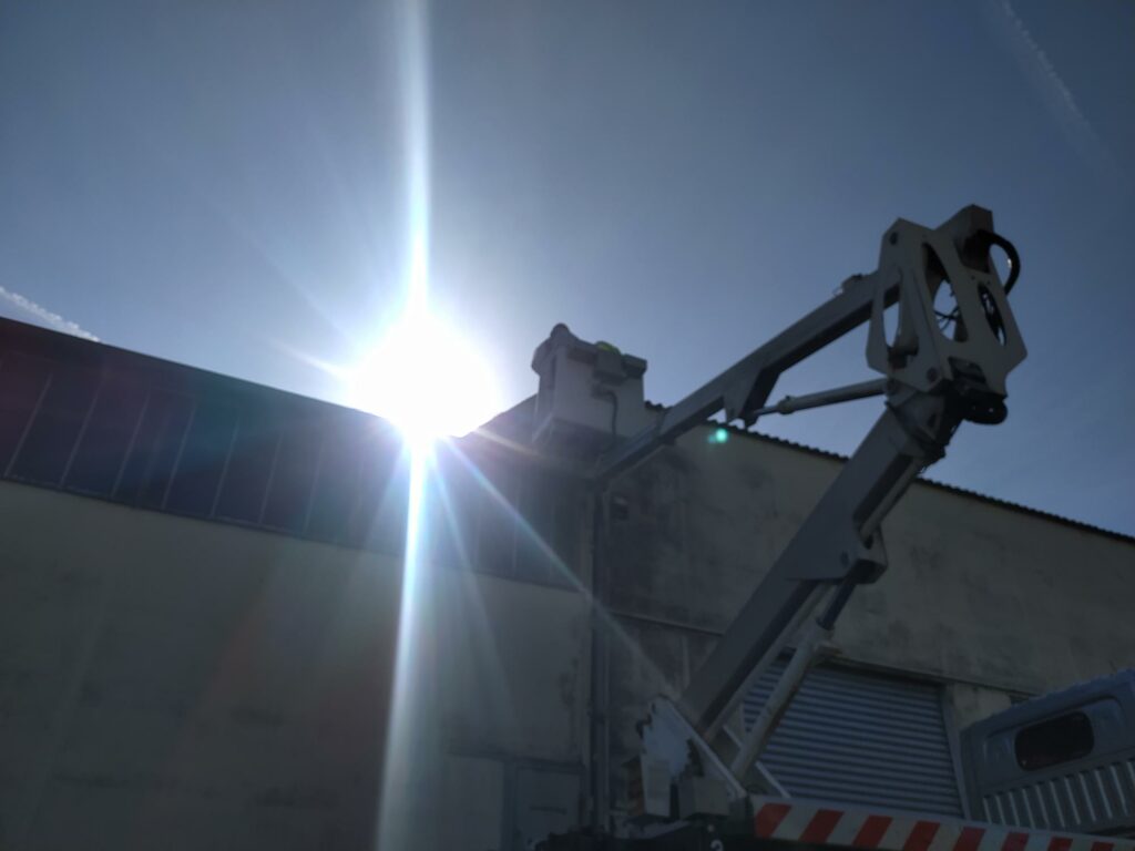 Un opérateur habilité au travail en hauteur. 